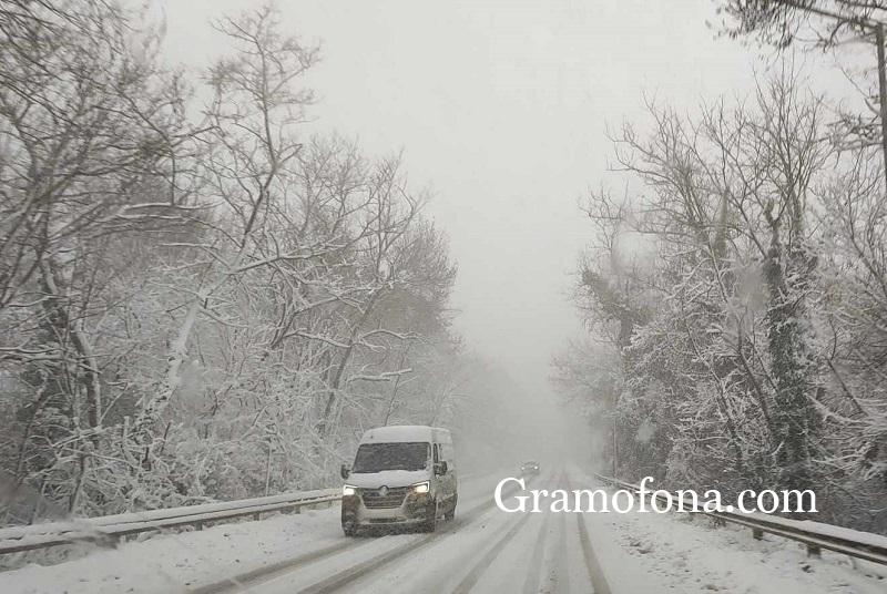 В Бургас има повече сняг от Малко Търново