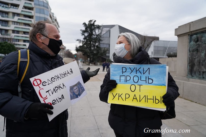 Руснаци протестират в Бургас срещу нападение над Украйна