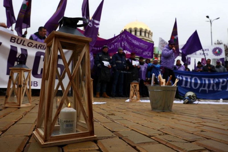 Депутати излязоха на протест в защита на въглищните централи