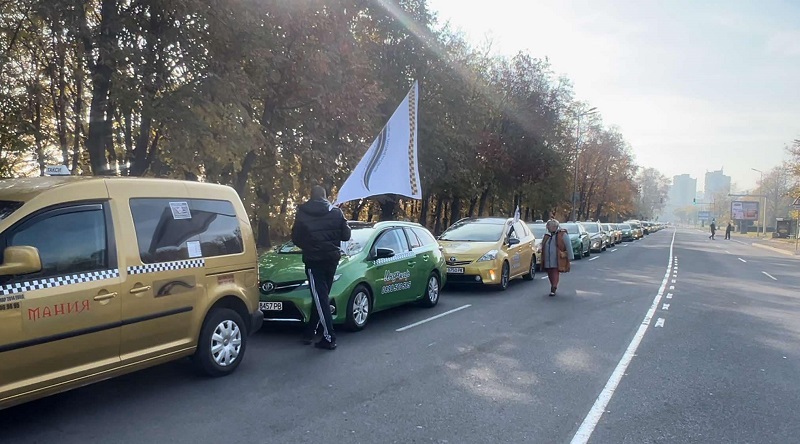 КЗК се самосезира във връзка с поскъпването на застраховките за таксиметровите шофьори