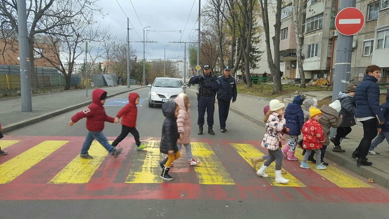 Бургаски полицаи с урок по безопасност на пътя