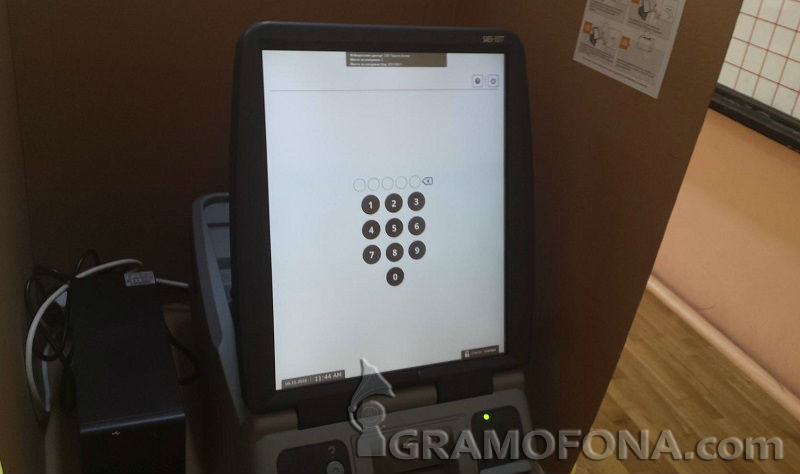 Доставиха 13 специализирани устройства за машинно гласуване на изборите в Бургаско
