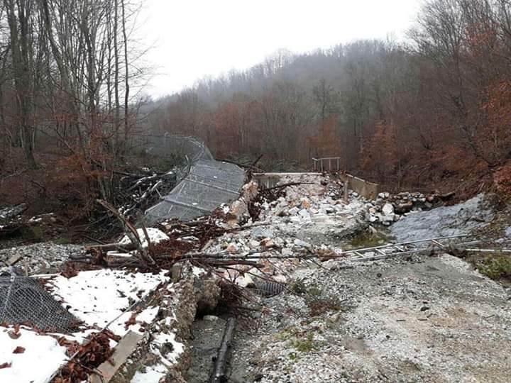 Ремонтират граничната ограда край Малко Търново