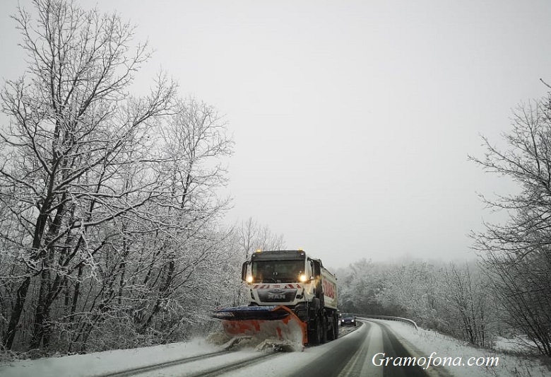 Вижте пътната обстановка в Бургаско, има затворени пътища 