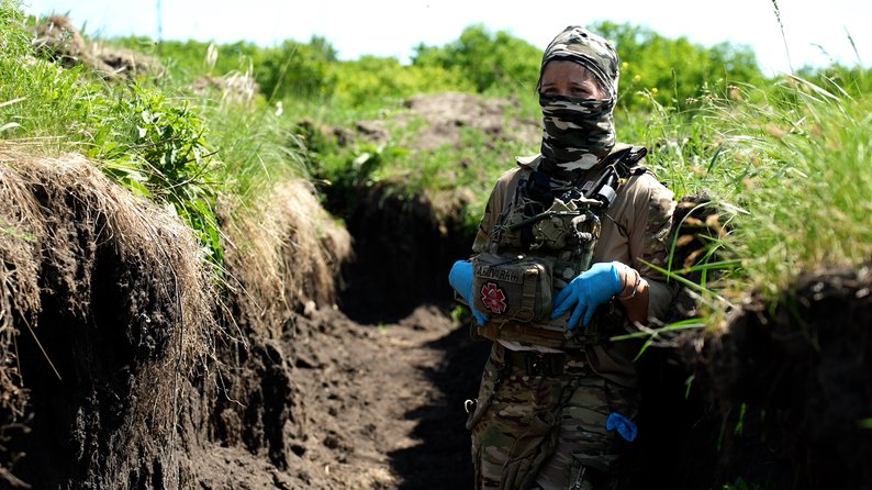 От юрист до боен санитар: 37-годишна българка е на фронта в Украйна