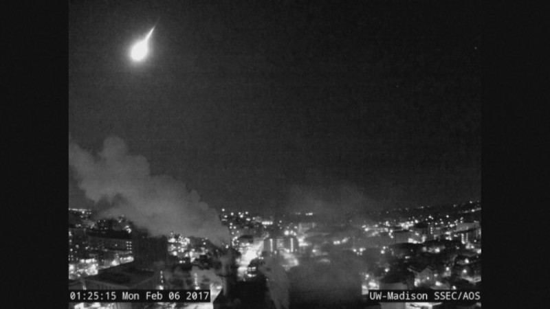 Голям метеор изгоря в небето над САЩ (ВИДЕО)