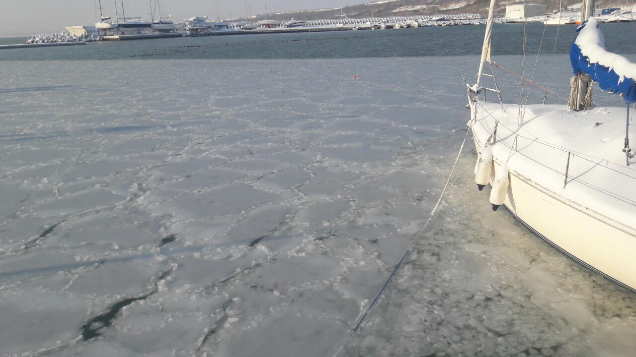 След половин век морето замръзна отново