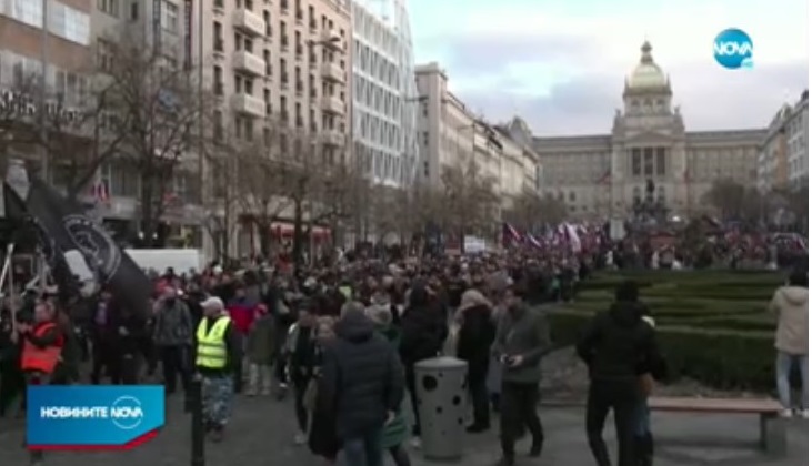 Протест срещу задължителната ваксинация в Прага