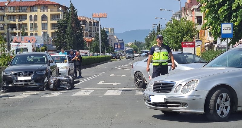 Вижте катастрофата с моторист в Несебър