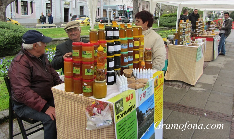 Почитаме св. Харалампий, пчеларите празнуват