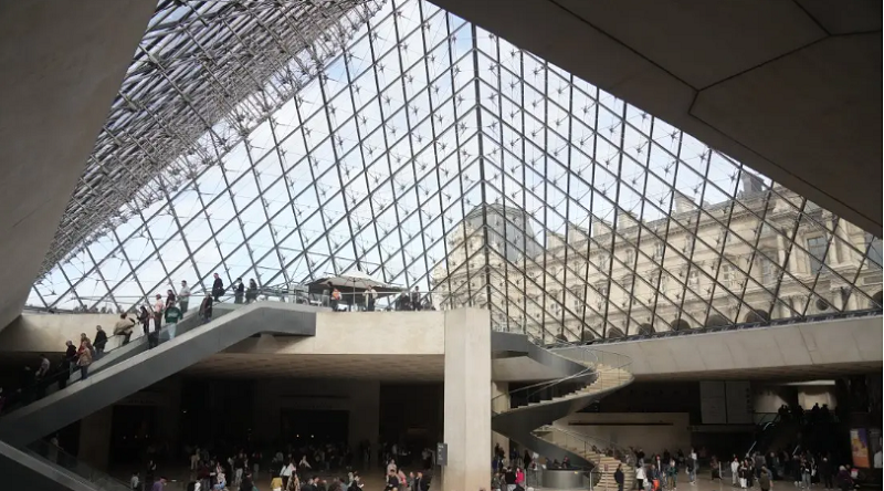 Измама за 10 млн. евро в Лувъра: Разкриха престъпна група, продавала едни и същи билети на различни посетители