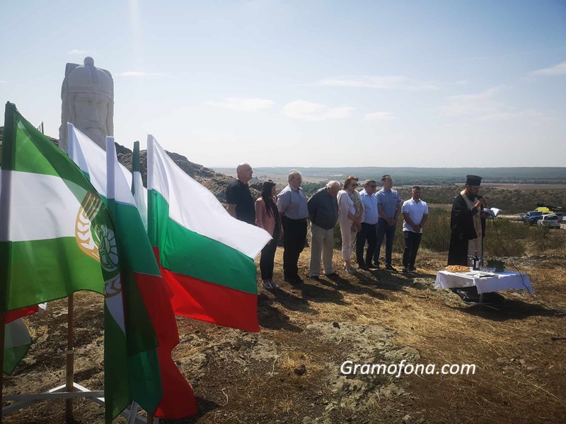 Паметник на цар Иван Александър се извиси над Русокастро