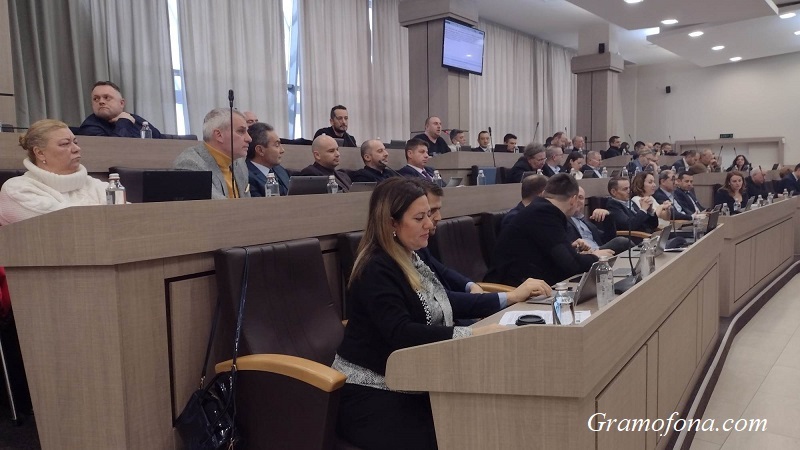 Средна европейска класа настоява община Бургас да върне увеличените цени и такси