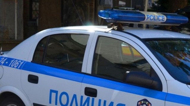 Двама непълнолетни заплашиха момче с нож