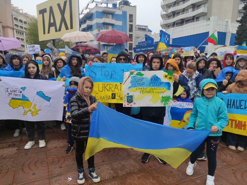 Хотелиери и украинци на протест в Слънчев бряг заради забавени плащания