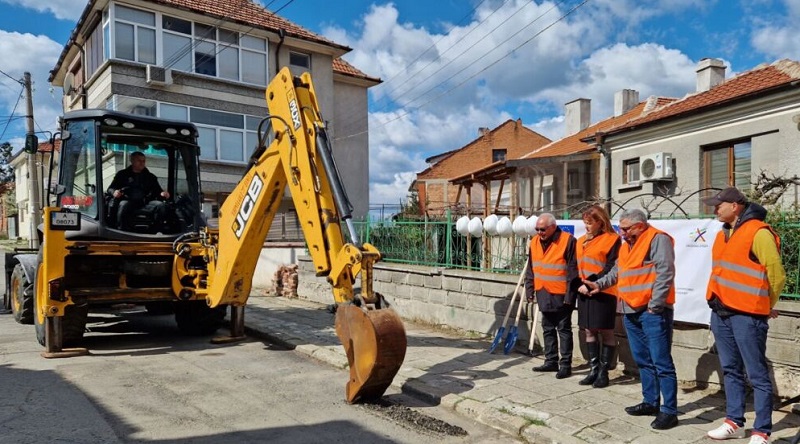 С първа копка започна реконструкция на ВиК мрежата в Карнобат