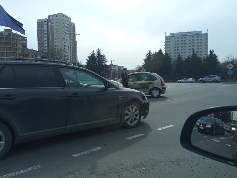 Огромно задръстване на колелото на ВХТИ заради катастрофа 