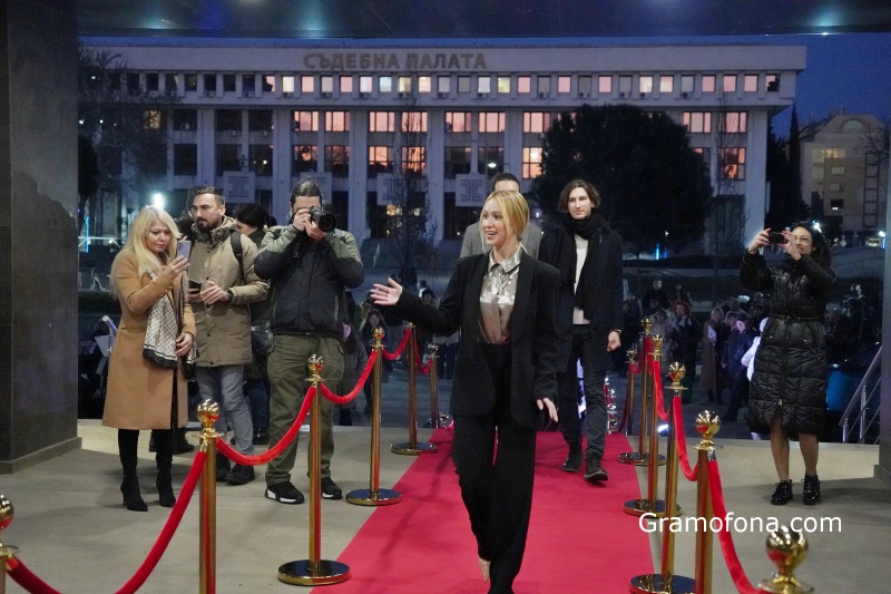 Мария Бакалова започна снимки в трилър на Брайън Кели