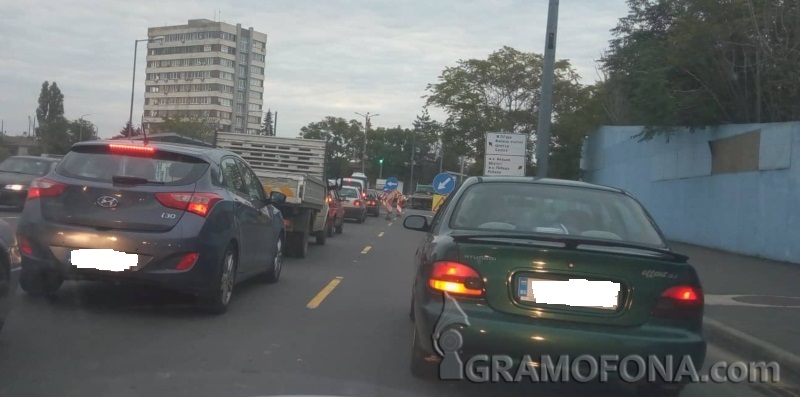 Огромно задръстване в района на стадион Черноморец