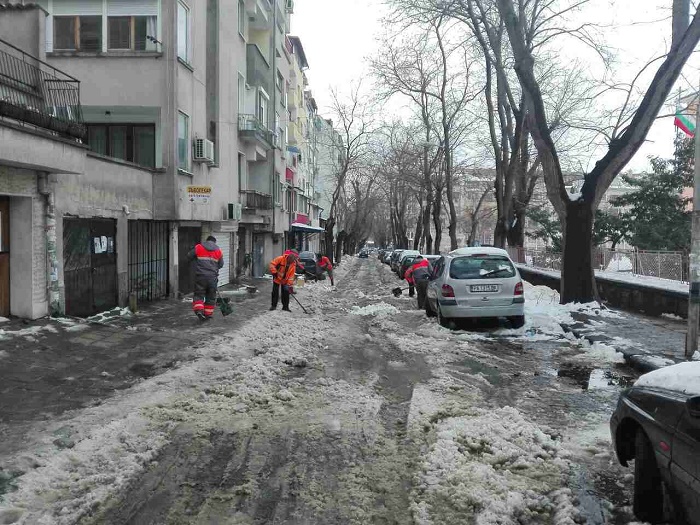 Акция почистване в целия град