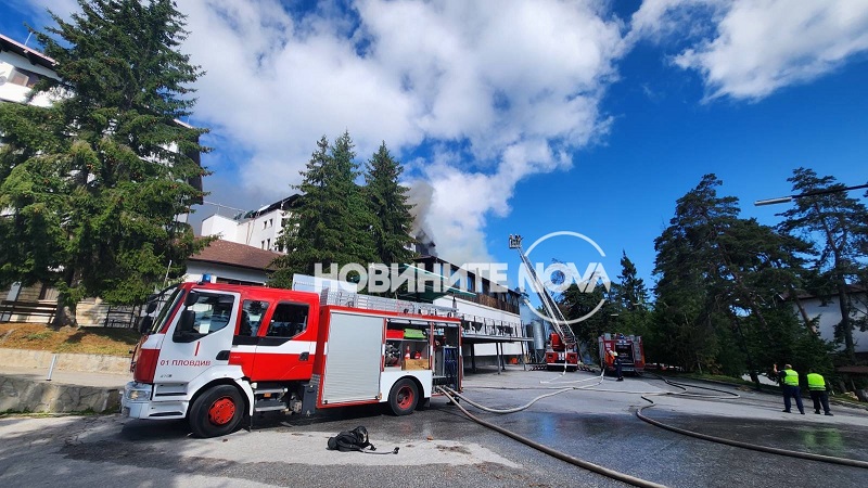 Голям пожар в хотел в Родопите, евакуирани са над 100 деца 