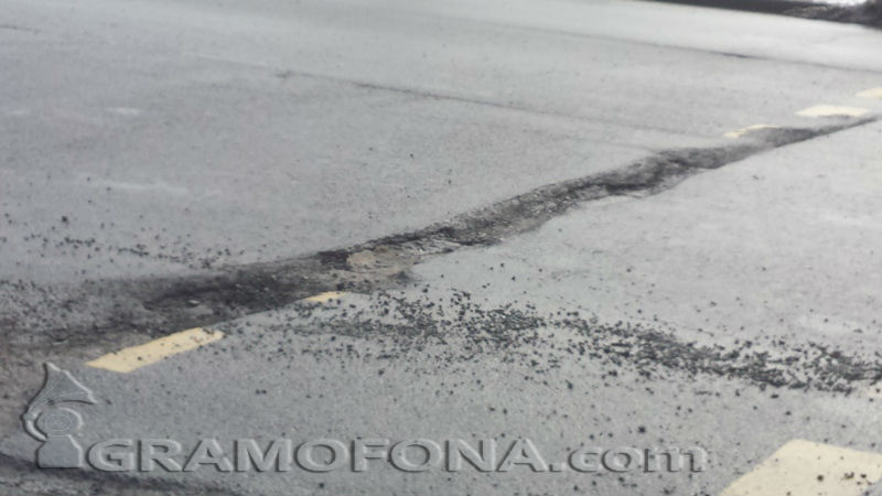 Карайте внимателно, ремонтират пътища в Бургаско