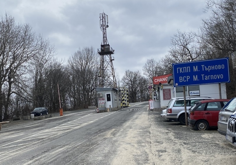 Интензивен е трафикът на ГКПП „Малко Търново“ на изход за автобуси