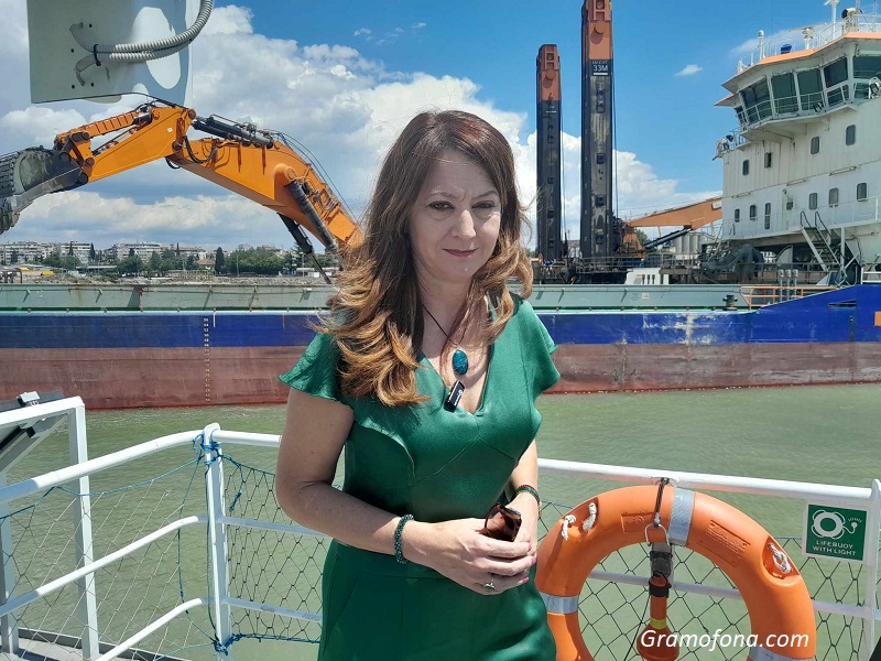 Зам.-министърът на транспорта Анна Натова: Това е най-мащабният проект на пристанище Бургас