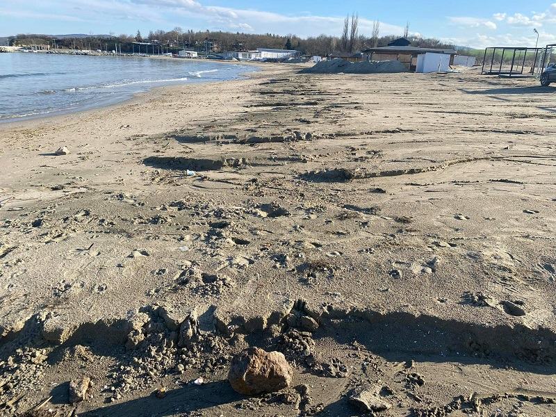 Сериозни щети на плаж Крайморие след проливния дъжд