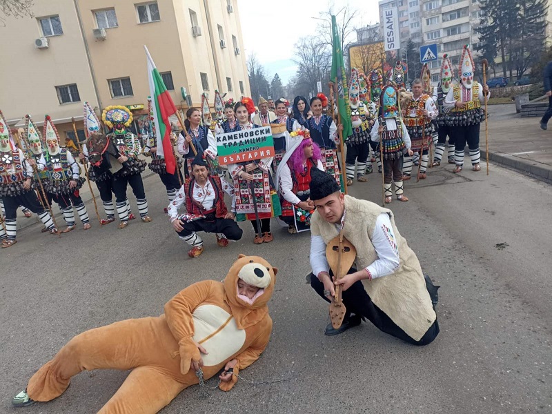 Кукерите на Камено спечелиха златен медал от фестивала „Сурва“