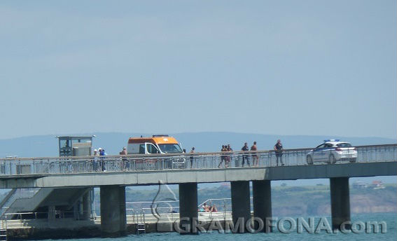 Момче се удави в Бургас след скок от моста до Централния плаж