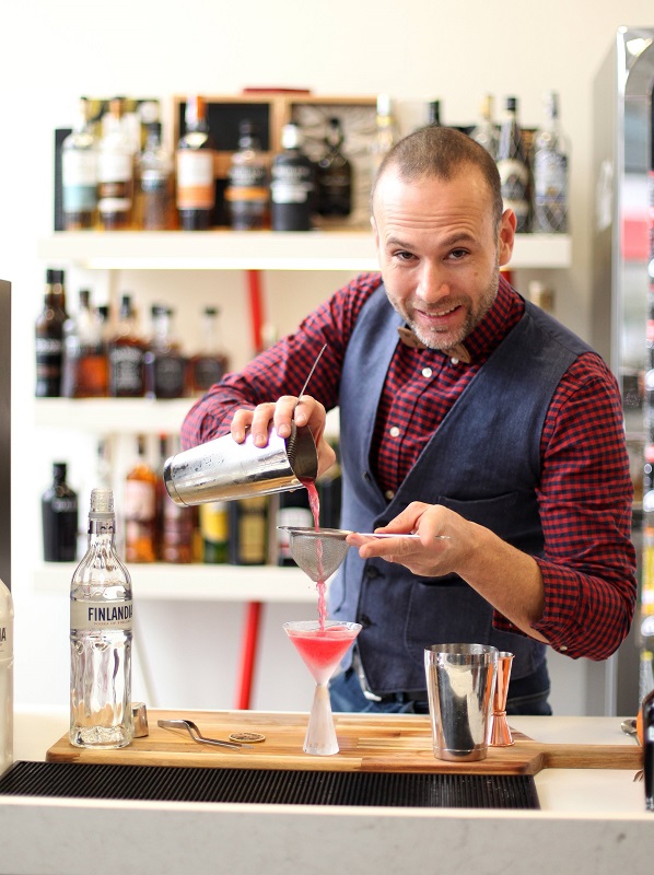 Един от най-добрите бармани в света Димитър Петровски и EVENTBARMAN със събитие на Grand Wedding Expo