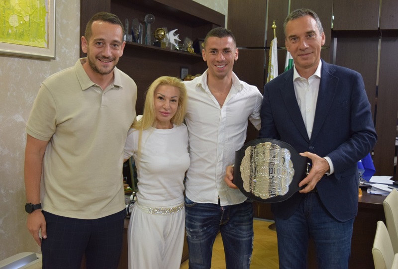 Кметът предлага парична награда за Стоян Копривленски за спечелването на световната титла в K1 WORLD MAX 2024