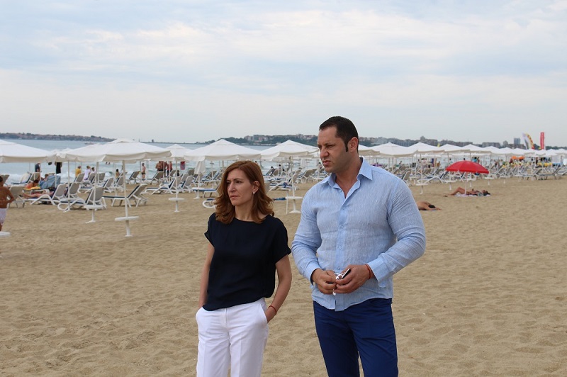 Министър Ангелкова инспектира плажната ивица на Слънчев бряг