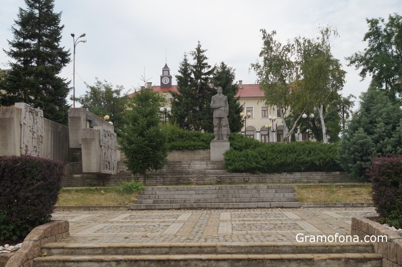 От ГЕРБ са категорично против да се изгражда бежански център в Средец