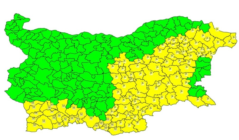 Жълт код за силен вятър е обявен за 16 области на страната