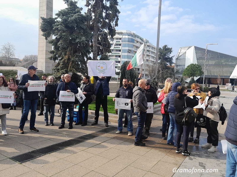 Защо дюлевци излязоха на протест пред съда в Бургас? 