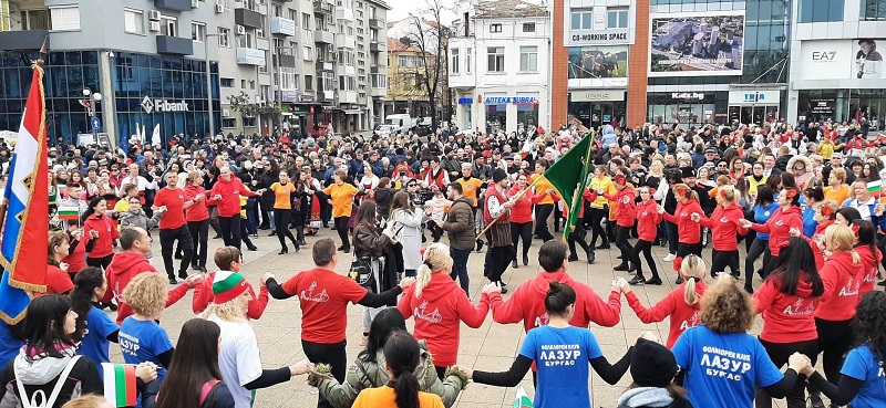 Заповядайте отново на инициативата „Неделно хорище“ – този път с фолклор от Пиринския край