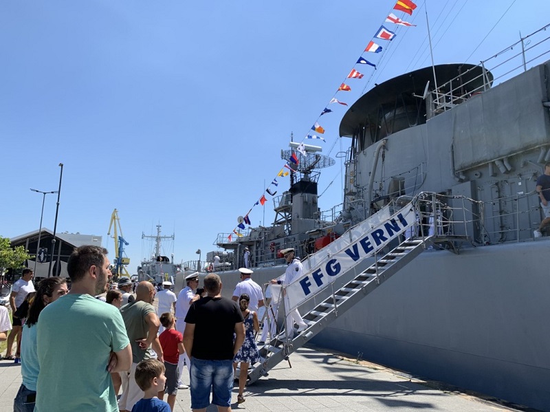 Два от корабите на ВМС акостираха на Морска гара