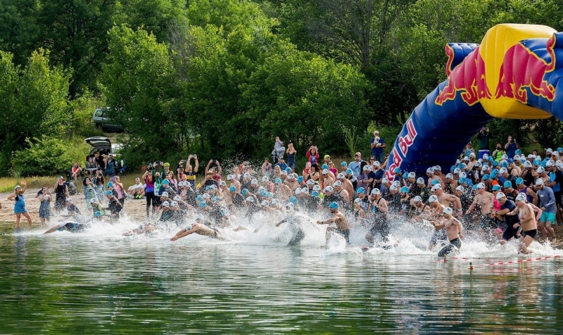 Над 600 триатлонисти изпълват парк Росенец