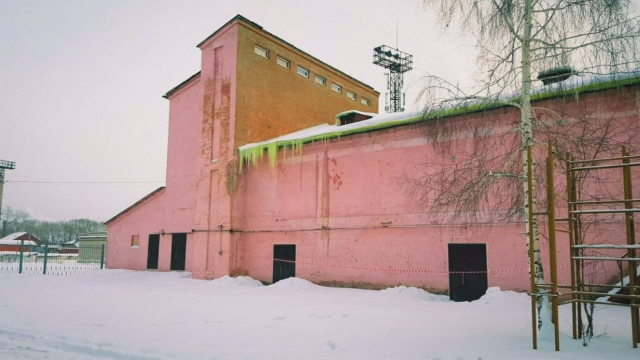 Зелен лед скова руски град