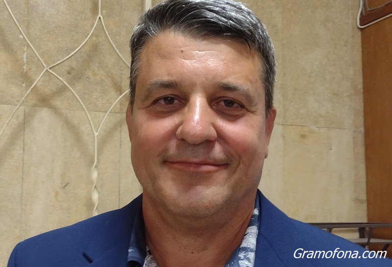 Новият кмет на Факия напусна София, за да промени селото на предците си