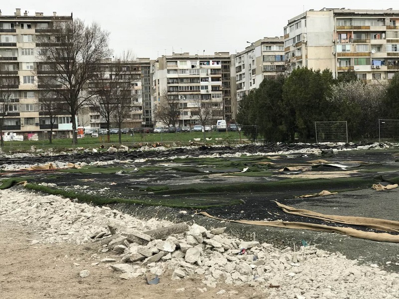 Реконструират футболни терени в Бургас