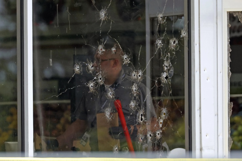 Минимум трима убити и десет ранени при стрелба във Фордайс