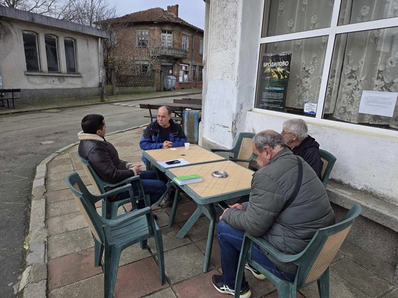 Жителите на Бродилово показаха на кмета на Царево проблемите в селото