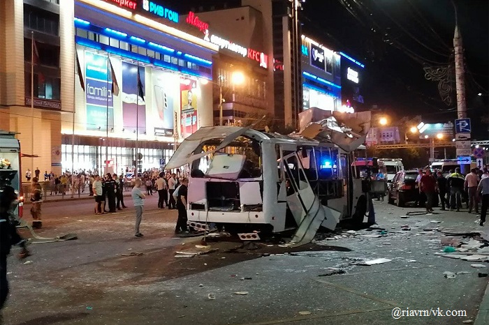 Пътнически автобус се взриви в Русия, има загинали