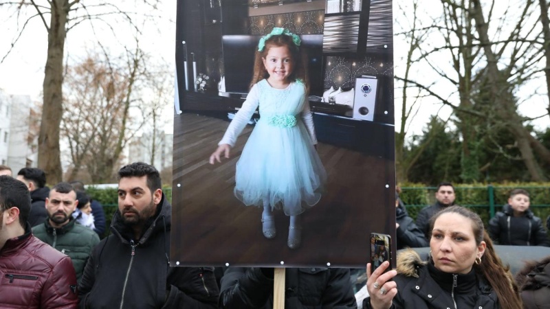 Стотици българи протестираха в Германия заради смърт на дете