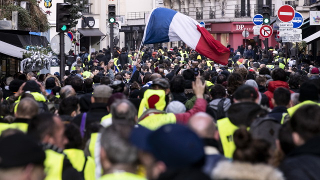 Нападнати журналисти по време на протестите във Франция