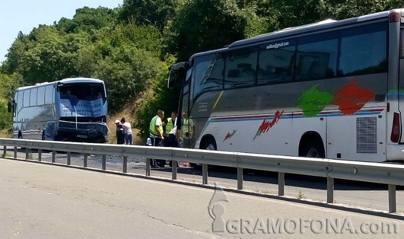 След близо 8 часа блокада: Отварят пътя за Созопол