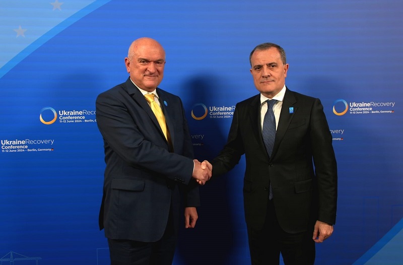 Главчев потвърди интереса на България да участва в създаването на коридор за пренос на зелена енергия от Азербайджан към Европа